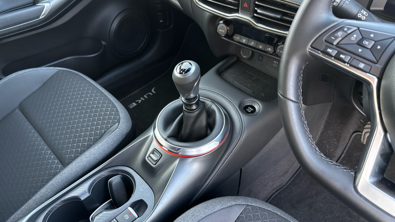 Nissan Juke 1.0 DiG-T N-Connecta 5dr Petrol Hatchback